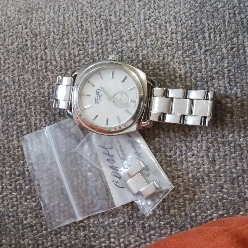 Coach Watch - Picture 3 of 3